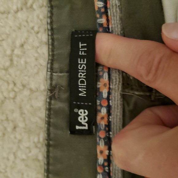 Lee Midrise Fit Olive Khaki Shorts Size 10 - Picture 2 of 8